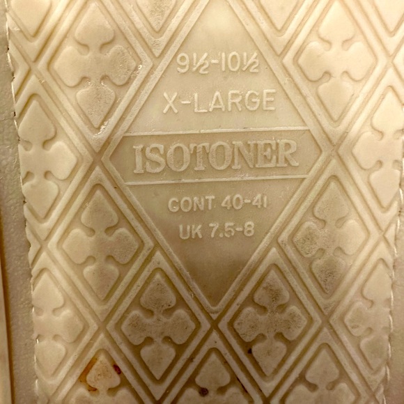 ISOTONER WOMENS GRAY SLIP-ON SLIPPERS WITH WAFFLE WEAVE UPPER AND COZY LINING - Picture 6 of 6